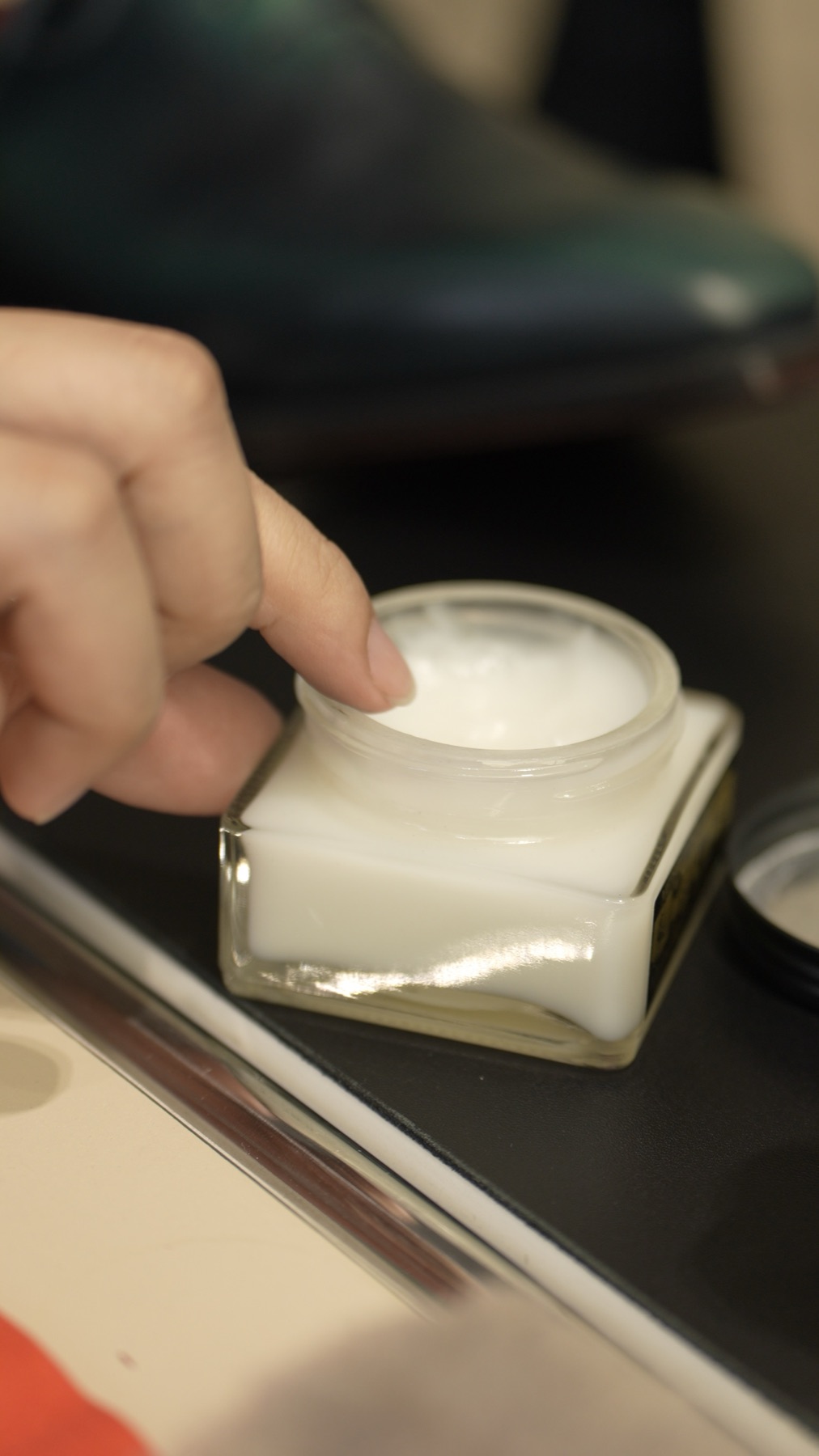 Applying Saphir Médaille d'Or Crème 1925 with the fingers