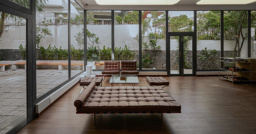 Marcher Saigon lounge — Barcelona daybed and garden view